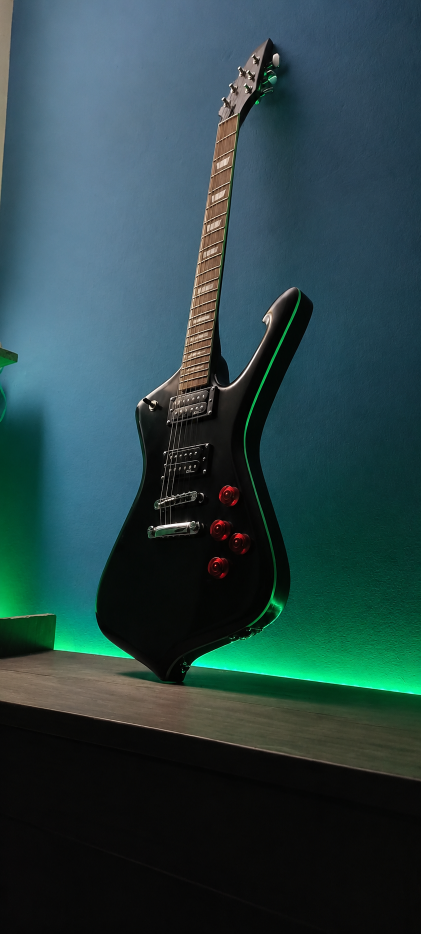 Guitarra Tipo Iceman - vista 3